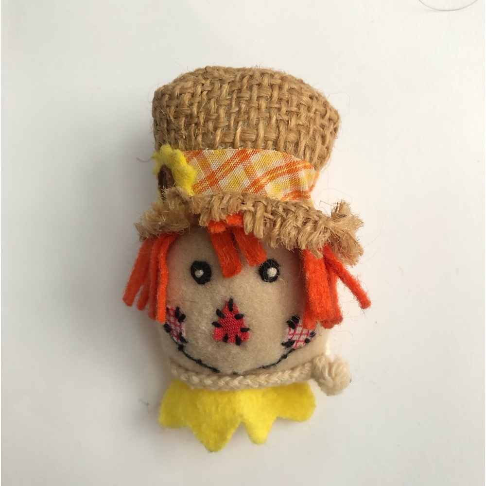 Scarecrow pin brooch face felt burlap hat
